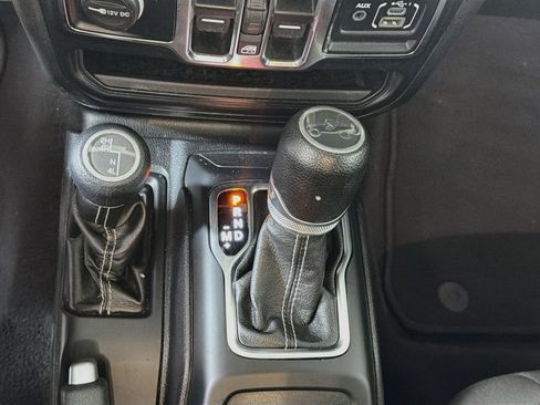Used 2019 Jeep Wrangler Unlimited Sahara AWD/4WD image 23