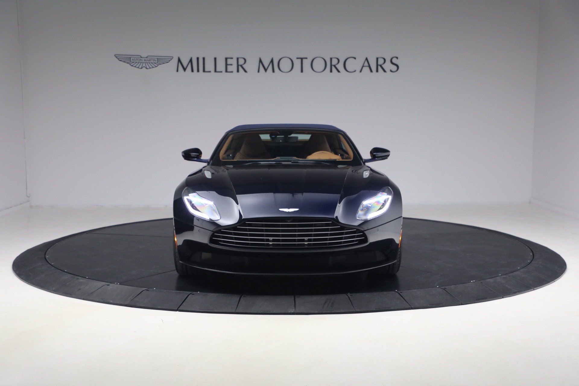 Used 2019 Aston Martin DB11 Volante RWD image 24