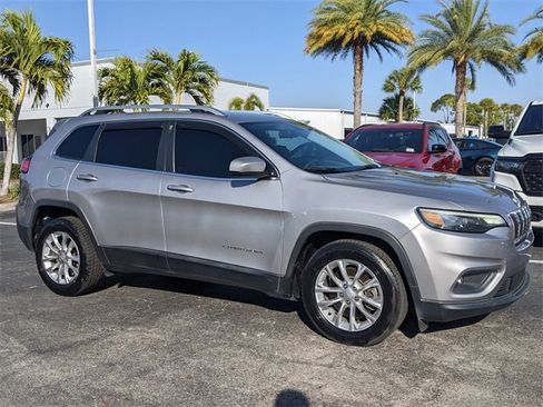 Certified 2019 Jeep Cherokee Latitude w/ Popular Appearance Group image 1