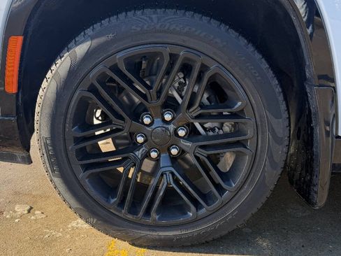 Used 2024 Jeep Wagoneer L Series II w/ Convenience Group I image 41