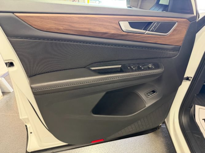 Used 2025 Volkswagen Atlas SE FWD image 9