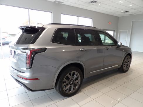 Used 2020 Cadillac XT6 Sport w/ Platinum Package image 4