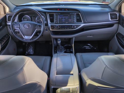 Used 2019 Toyota Highlander Limited image 10