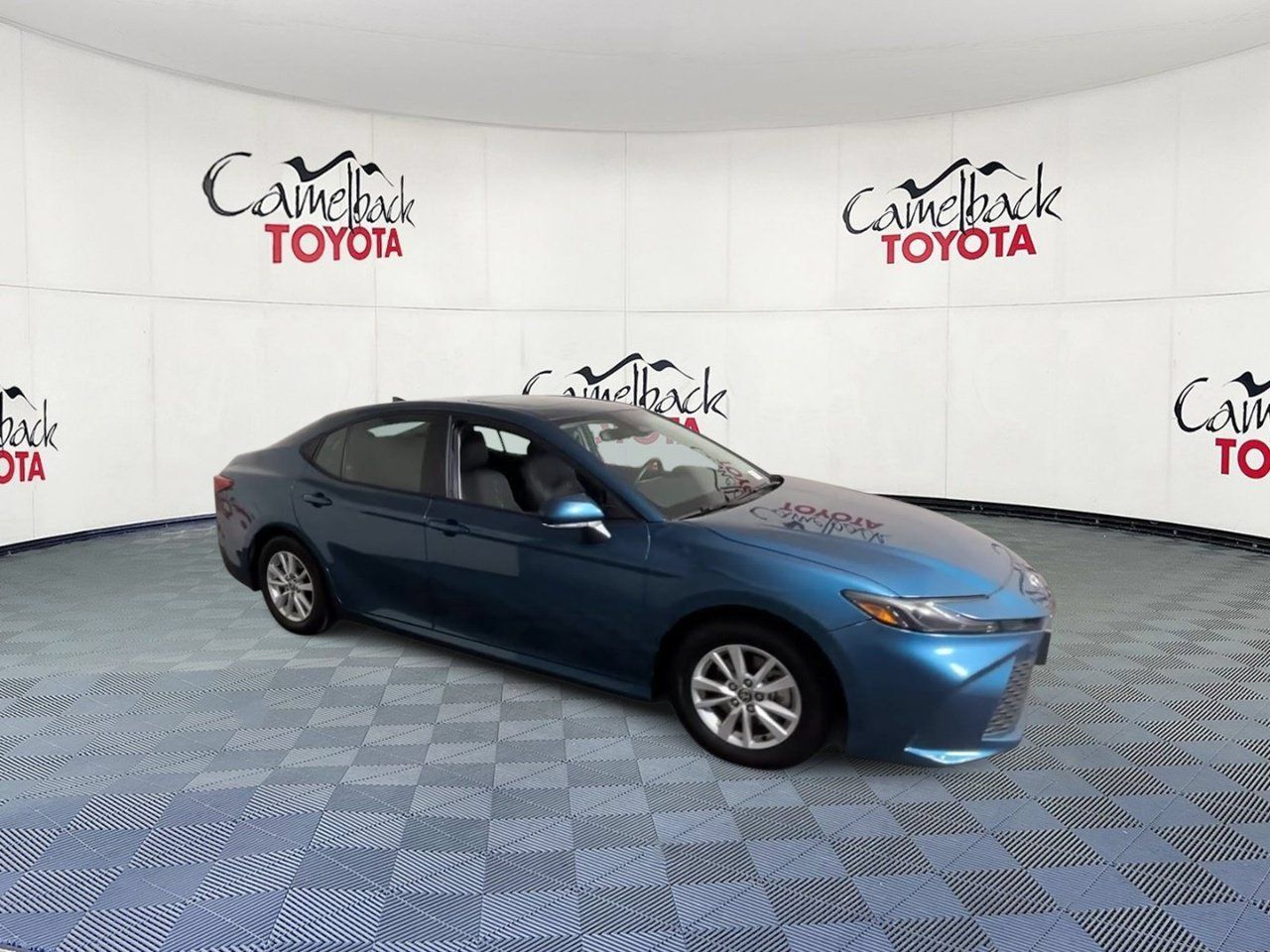 Used 2025 Toyota Camry LE w/ Convenience Package FWD image 2