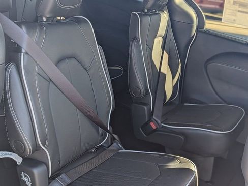 New 2026 Chrysler Pacifica Limited w/ S Appearance Package image 26