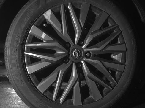 Used 2025 Nissan Altima 2.5 SV FWD image 15