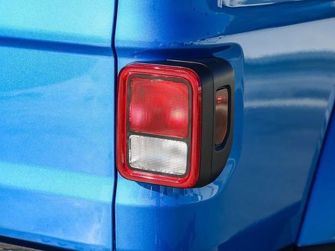 New 2025 Jeep Gladiator Sport image 10