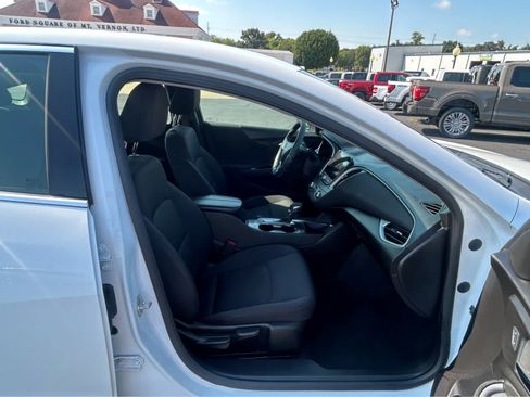Used 2025 Chevrolet Malibu LT FWD image 12