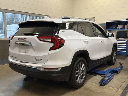 Used 2023 GMC Terrain SLT w/ Infotainment Package II image 10