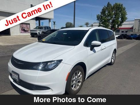 Used 2022 Chrysler Voyager LX FWD image 1