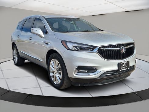 Used 2020 Buick Enclave Premium w/ Sun and Sites Package image 4