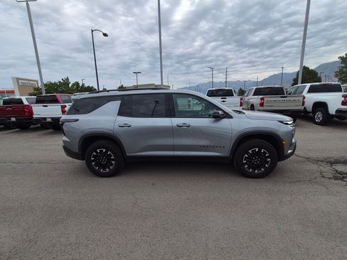 Used 2025 Chevrolet Traverse Z71 AWD/4WD image 2