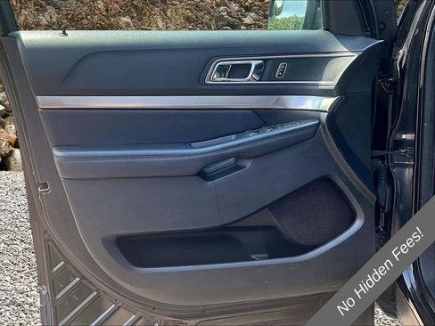 Used 2018 Ford Explorer XLT w/ Equipment Group 202A AWD/4WD image 21