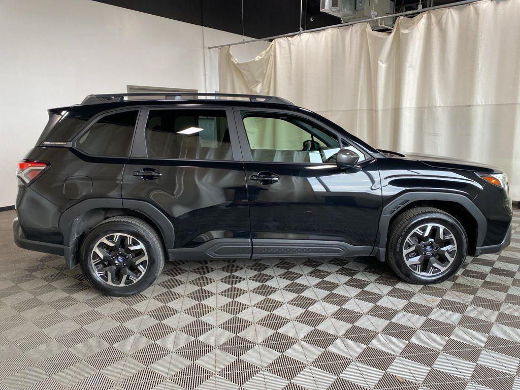 Used 2025 Subaru Forester Premium AWD/4WD image 3