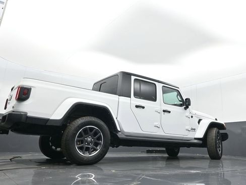 Certified 2021 Jeep Gladiator Overland w/ Popular Equipment Package image 32