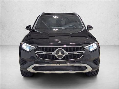 Used 2026 Mercedes-Benz GLC 300 image 2
