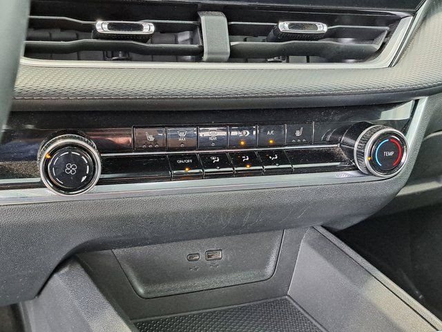 Used 2025 Chevrolet Equinox LT FWD image 17