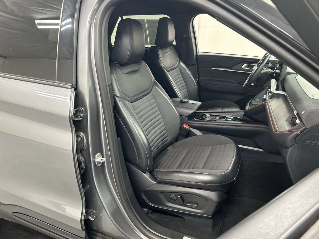 Used 2025 Ford Explorer ST-Line AWD/4WD image 23