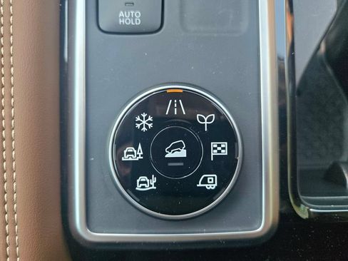 New 2026 Nissan Pathfinder Platinum FWD image 22