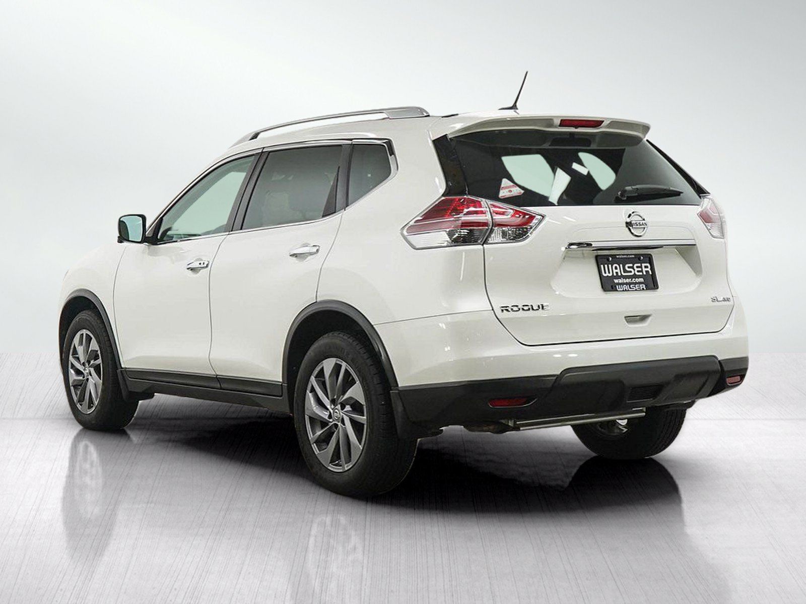 Used 2016 Nissan Rogue SL w/ SL Premium Package AWD/4WD image 3