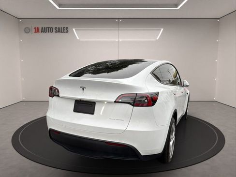 Used 2023 Tesla Model Y AWD image 5