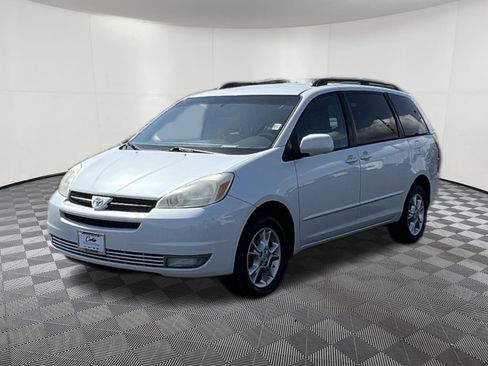 Used 2005 Toyota Sienna XLE AWD/4WD image 3