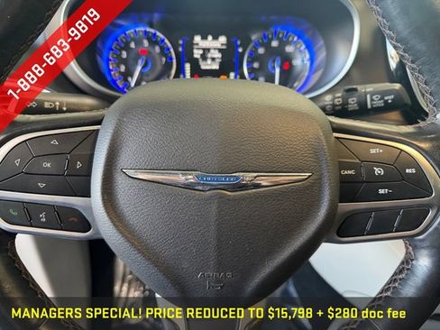 Used 2019 Chrysler Pacifica Touring-L FWD image 21