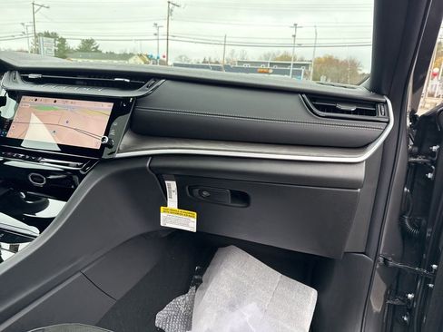 New 2026 Jeep Grand Cherokee Altitude image 30