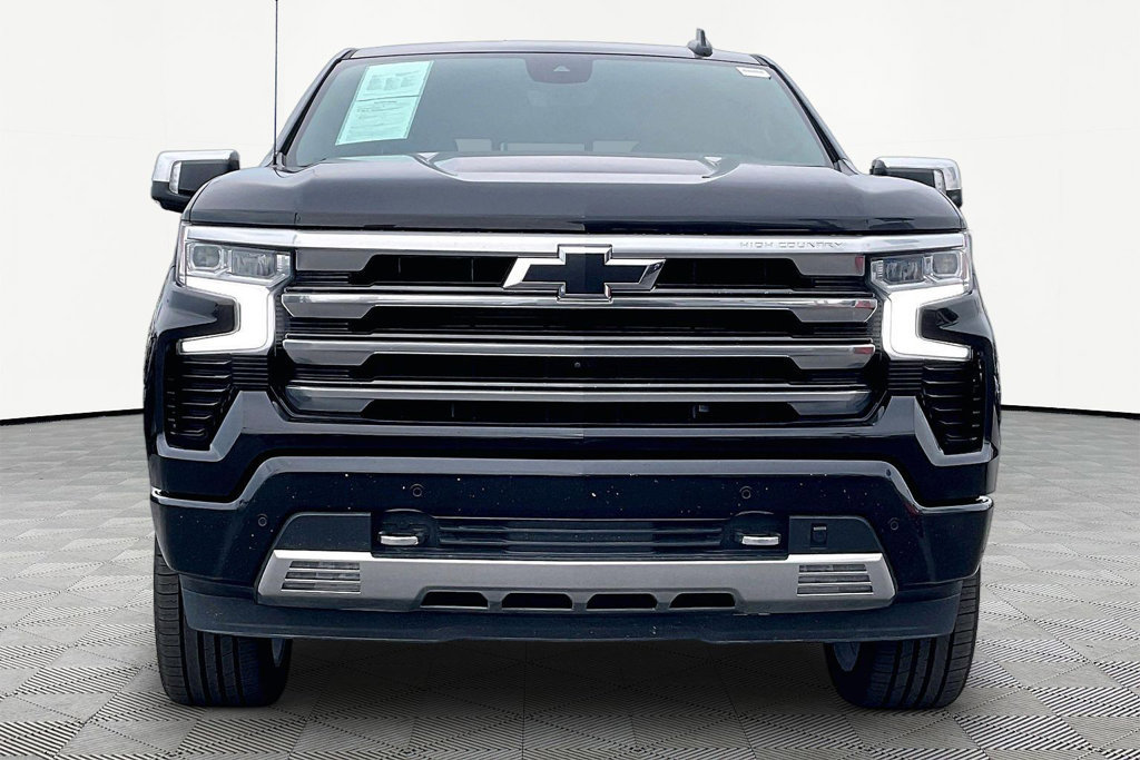 Used 2023 Chevrolet Silverado 1500 High Country w/ High Country Premium Package AWD/4WD image 2