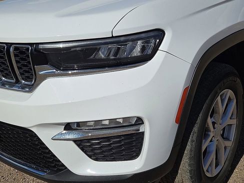 Used 2022 Jeep Grand Cherokee Limited image 9