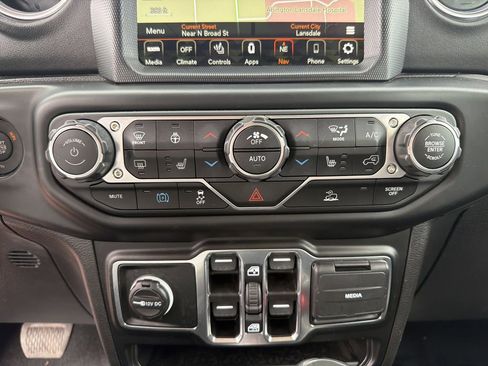 Used 2023 Jeep Wrangler Unlimited Sahara w/ Cold Weather Group AWD/4WD image 27