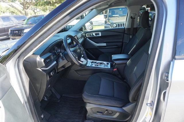 Certified 2024 Ford Explorer XLT RWD image 12