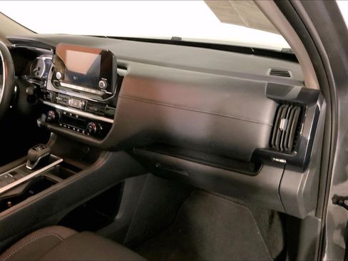 Used 2025 Nissan Pathfinder SV AWD/4WD image 16