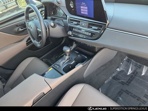Certified 2025 Lexus ES 300h w/ Premium Package image 33