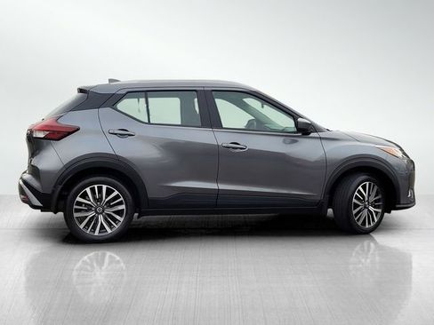 Used 2021 Nissan Kicks SV image 3