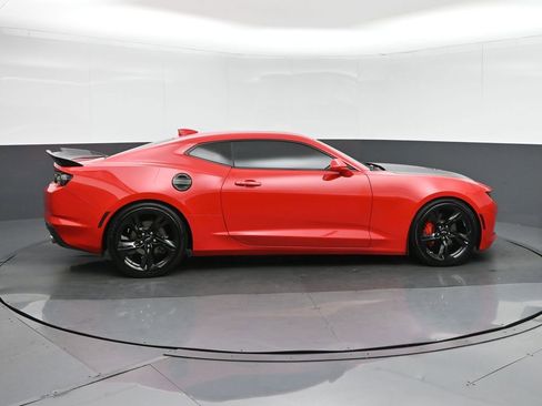 Used 2021 Chevrolet Camaro LT w/ RS Package image 8