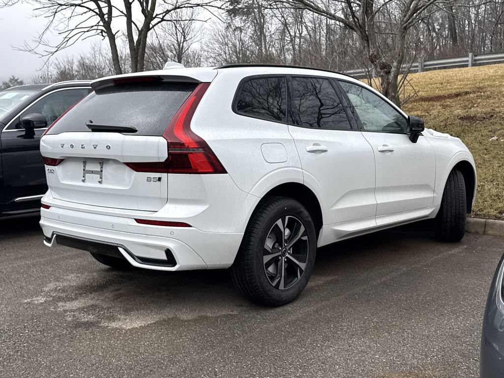 Used 2026 Volvo XC60 B5 Core w/ Climate Package AWD/4WD image 3