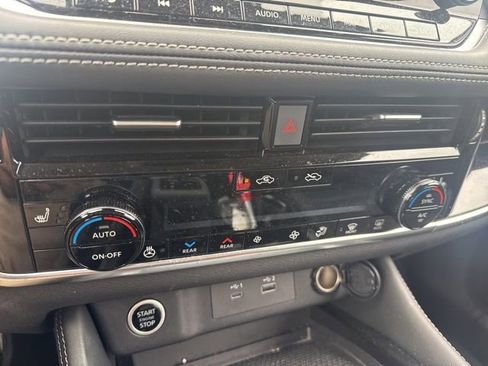 Used 2023 Nissan Rogue SL w/ SL Premium Package image 15