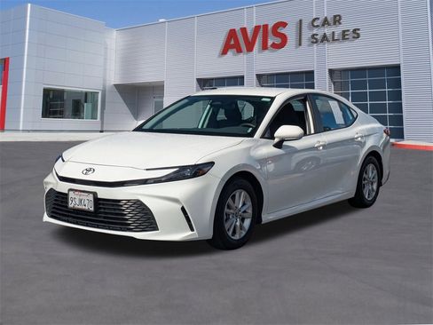 Used 2025 Toyota Camry LE image 1