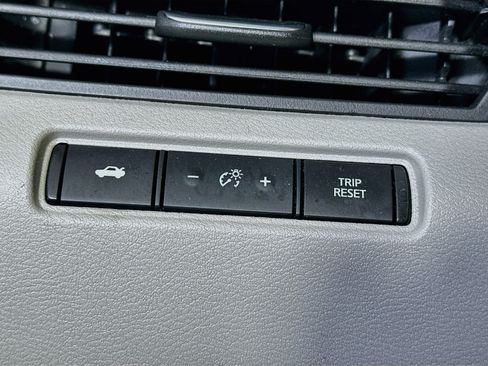 Used 2025 Nissan Altima 2.5 SV FWD image 17