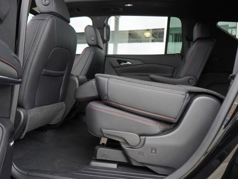 Used 2024 Chevrolet Traverse RS FWD image 26