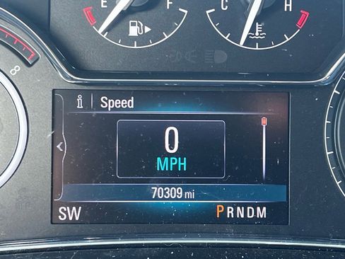 Used 2017 Buick Regal Sport Touring image 15