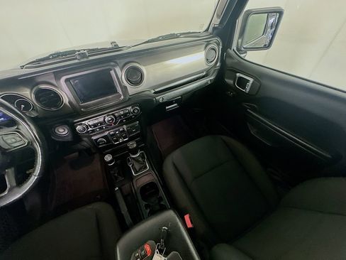 Used 2021 Jeep Gladiator Willys image 11