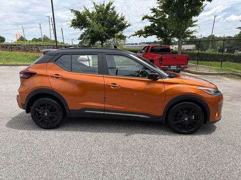 Used 2021 Nissan Kicks SR w/ SR Premium Package FWD image 8