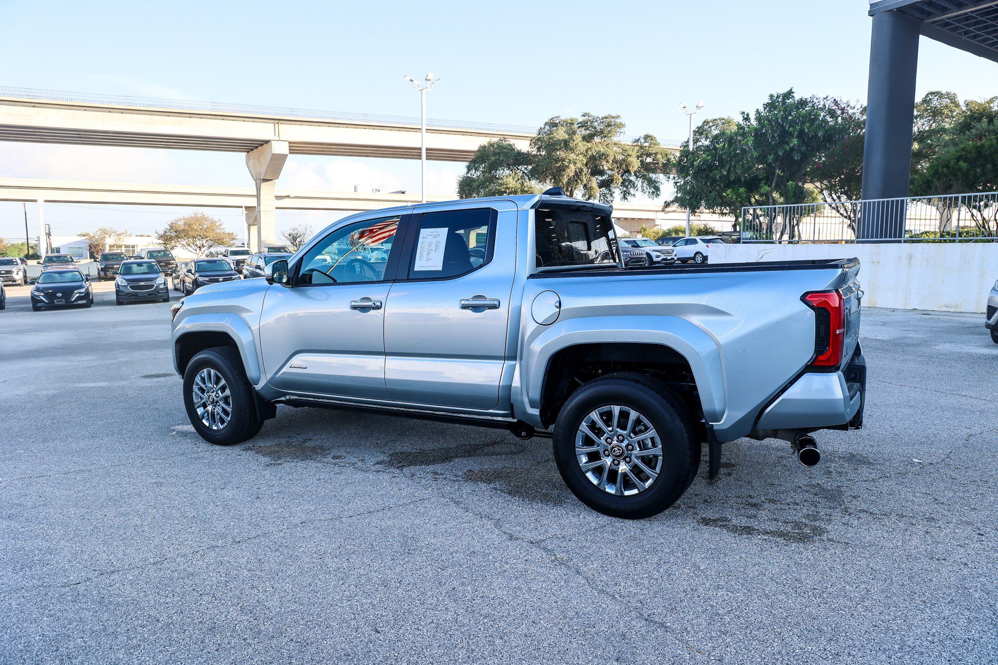 Used 2024 Toyota Tacoma Limited w/ Limited Package (LT) AWD/4WD image 10