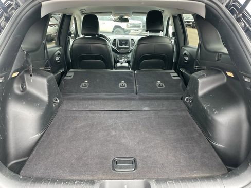 Used 2019 Jeep Cherokee Latitude Plus image 30