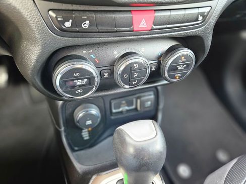 Used 2015 Jeep Renegade Limited w/ Safety & Security Group I AWD/4WD image 15