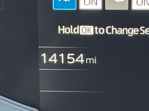 Used 2025 Toyota Prius LE image 38