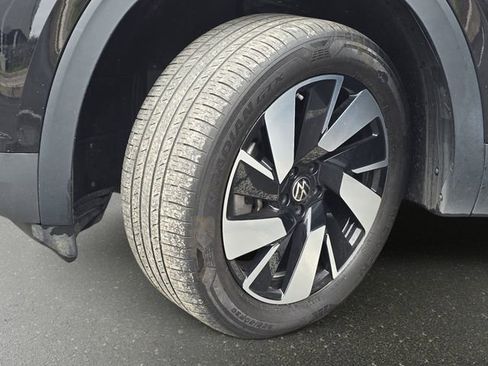 Used 2025 Volkswagen Atlas Cross Sport SE image 35