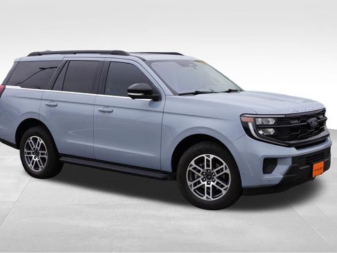 Certified 2025 Ford Expedition Active AWD/4WD image 2